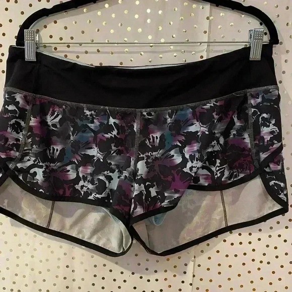 Lululemon Speed Up Short Size 10 - Picture 2 of 8